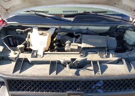 2012 Chevrolet Express 2500 Work Van z USA, uszkodzony, nr VIN 1GCWGFCAXC1167865